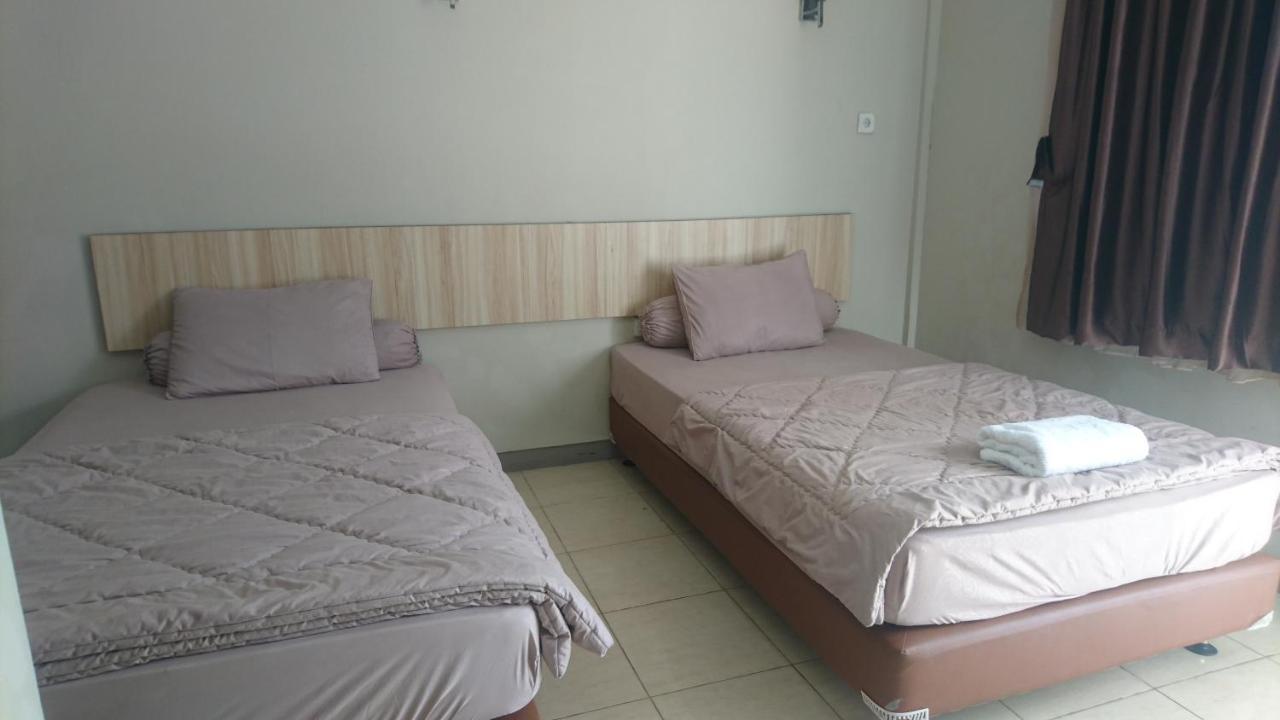 Liberty Homestay Parit  Extérieur photo