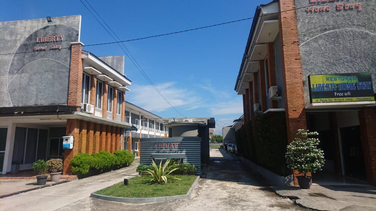Liberty Homestay Parit  Extérieur photo
