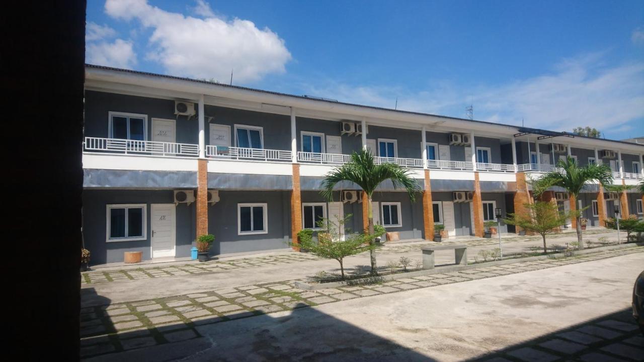 Liberty Homestay Parit  Extérieur photo