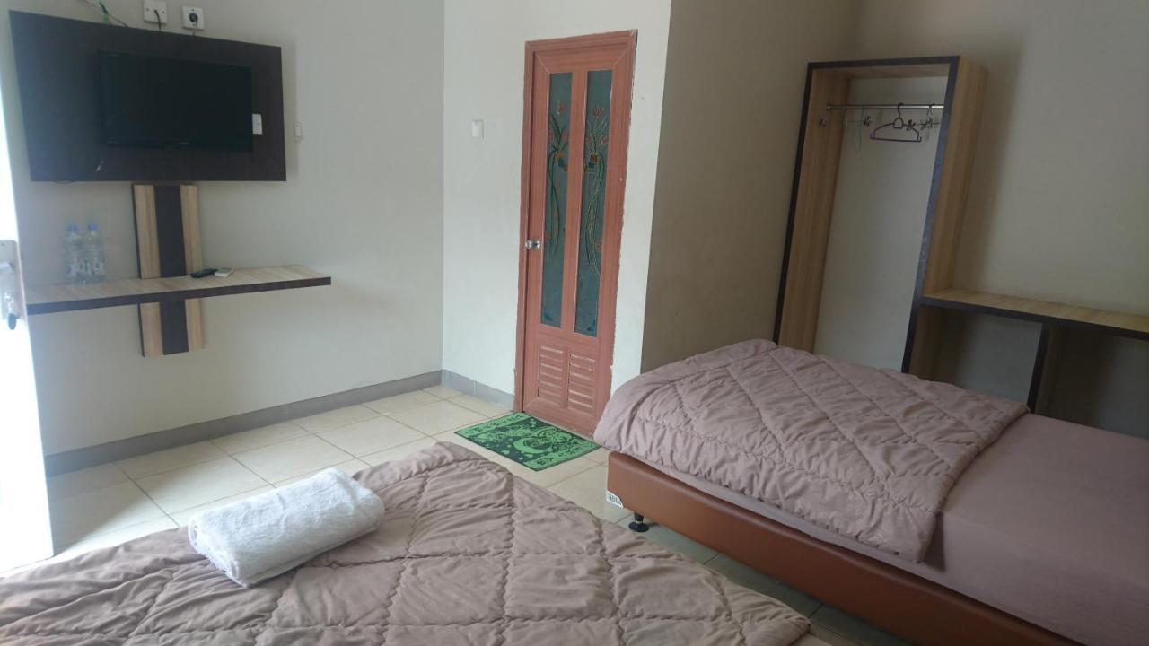 Liberty Homestay Parit  Extérieur photo