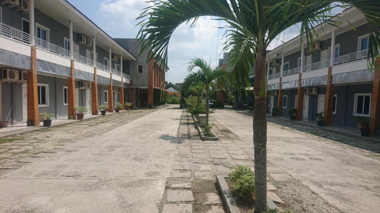 Liberty Homestay Parit  Extérieur photo